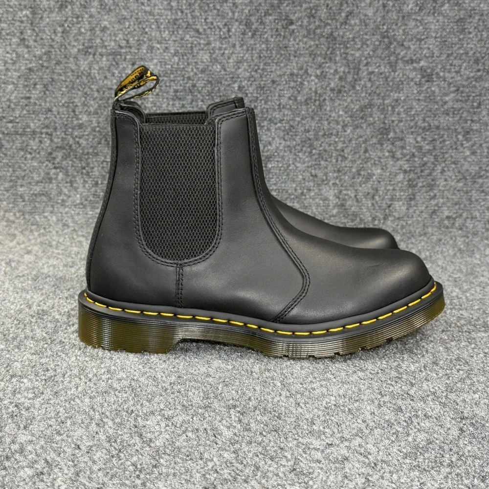 Dr. Martens 2976 Chelsea Boots Women's 9 Black Smooth Leather Pull On Retro Moto